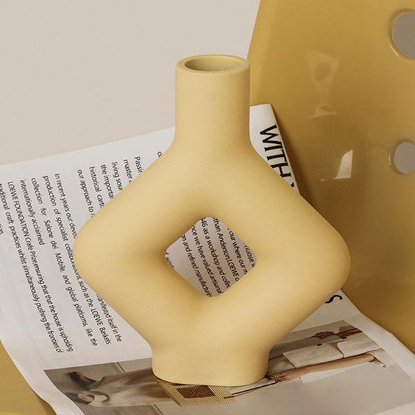 Living Room Table Simple Decoration